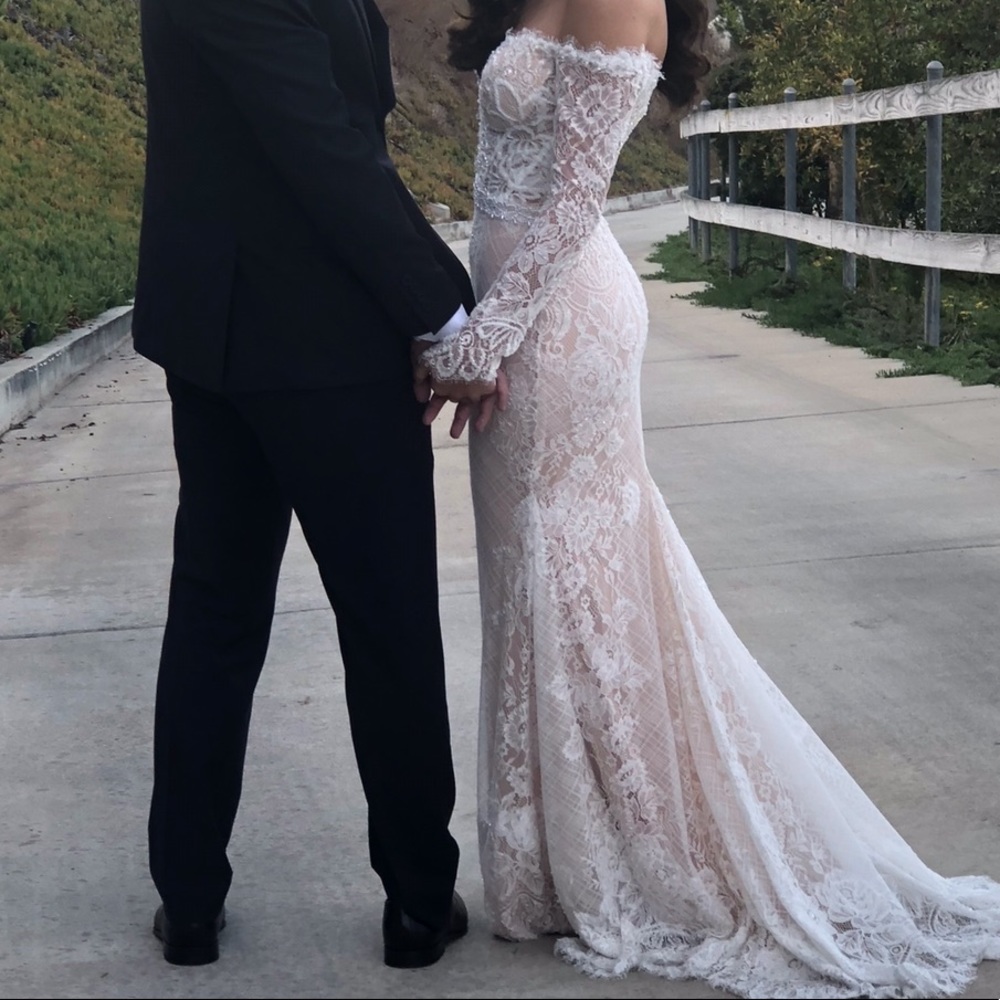 Custom wedding gown - Picture 3 of 10